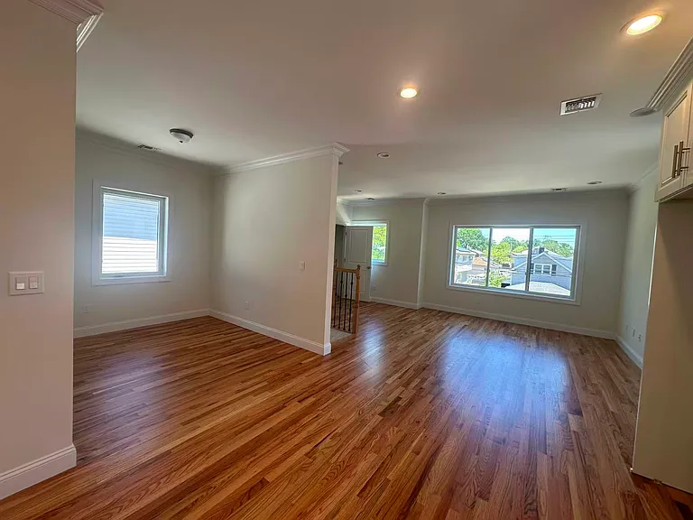 284 Eltingville Blvd #2 — Photo 15