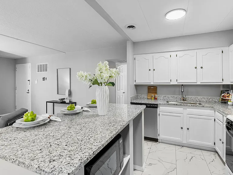 2618 Redcoat Dr #1B — Photo 9