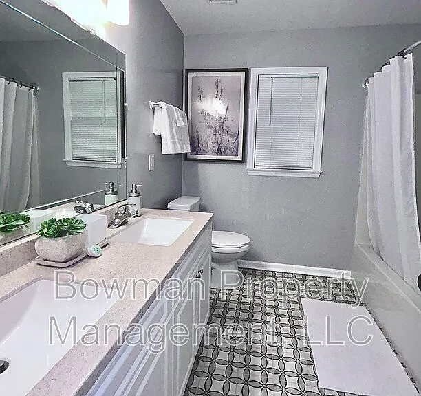 255 Camelot Dr — Photo 12