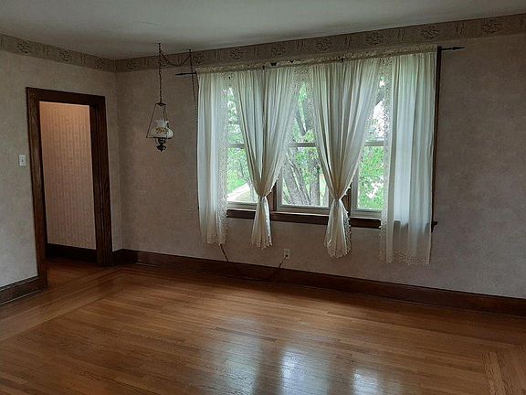 5th image of 1040 Kreis Ln