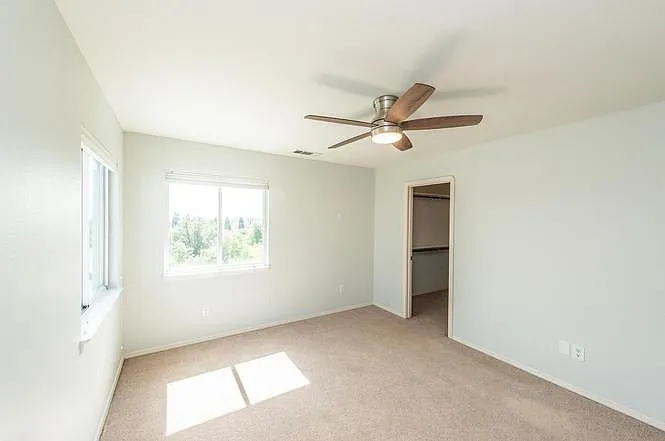 366 River Park Dr — Photo 2
