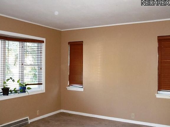 2nd image of 840 E 258th St