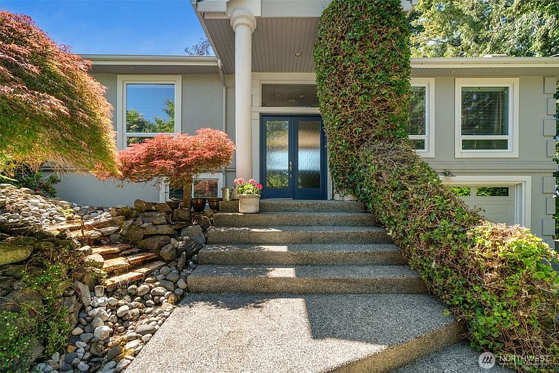 5th image of 11912 Marine View Drive