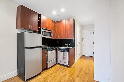 124 E 27th St #4C Photo 1