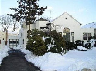 391 Frankel Blvd, Merrick, NY 11566
