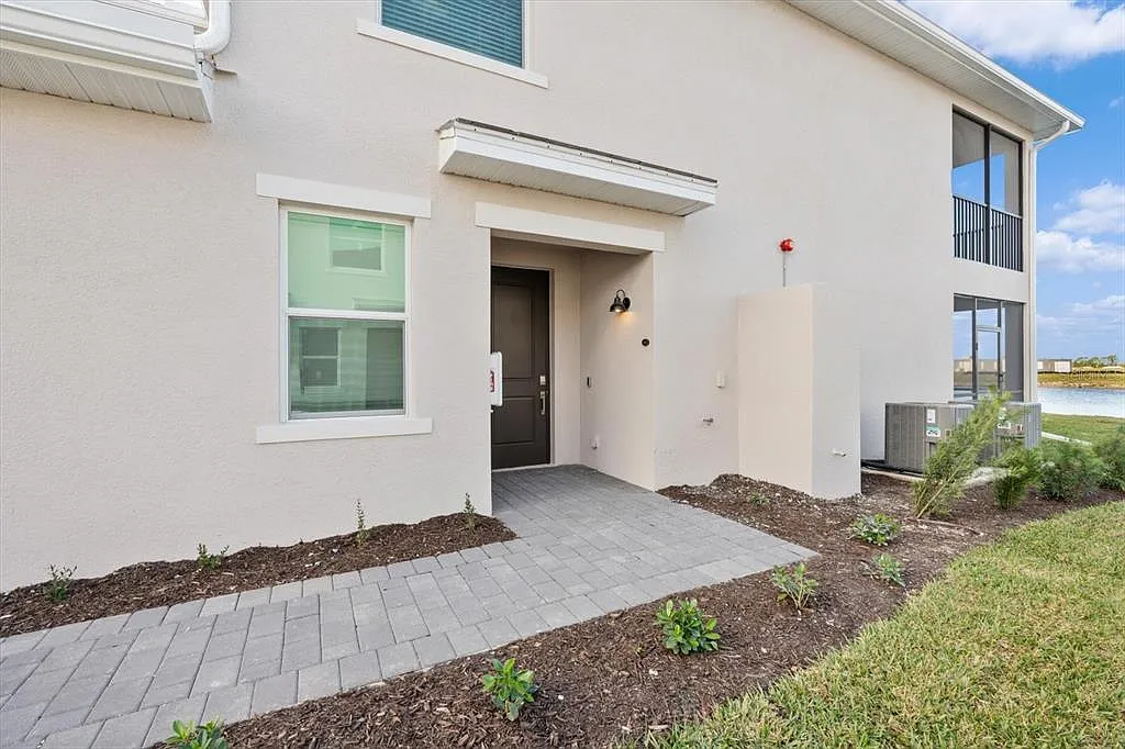3 bed, 2.0 bath, 1741 sqft, $3,000 — Photo 3