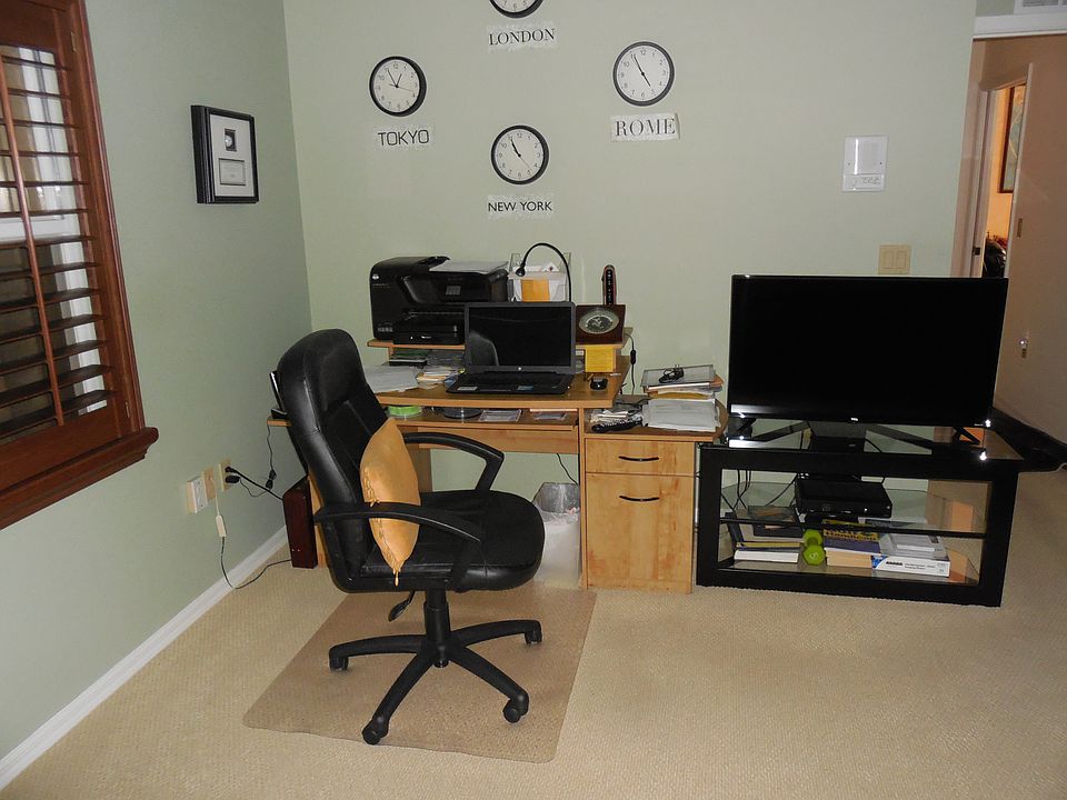 1st image of 1074 Eisenhower Dr
