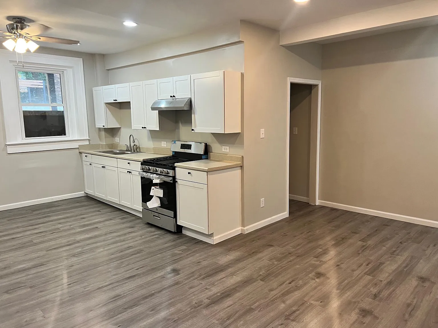 1 bed, 700 sqft, $1,100 — Photo 4