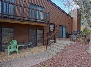 79 Meadowview Dr, Annandale, NJ 08801