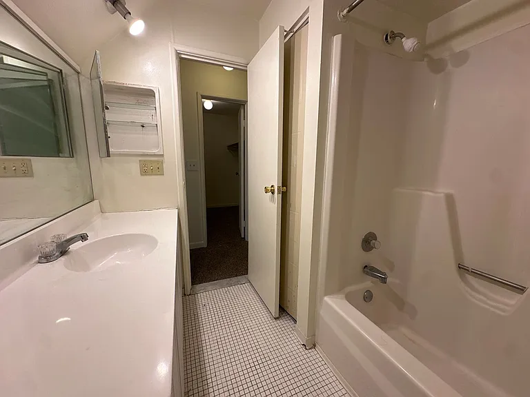 University Park Apartments near Cornell University — Photo 107