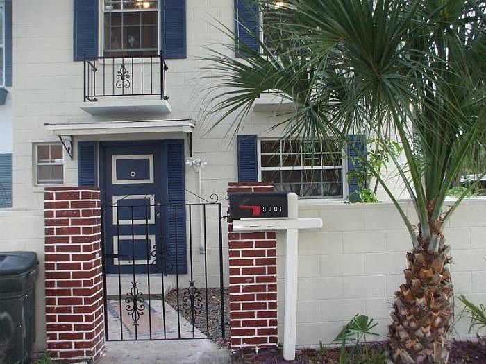 FRONT VIEW OF TOWNHOUSE