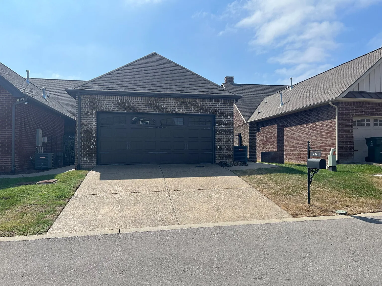 3 bed, 3.0 bath, 1890 sqft, $2,500 — Photo 2