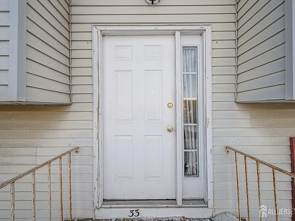 2nd image of 33 Compass Ln