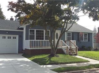123 Liberty Ave, Lindenhurst, NY 11757