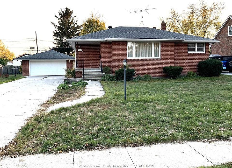 1st image of 274 Laurier Dr