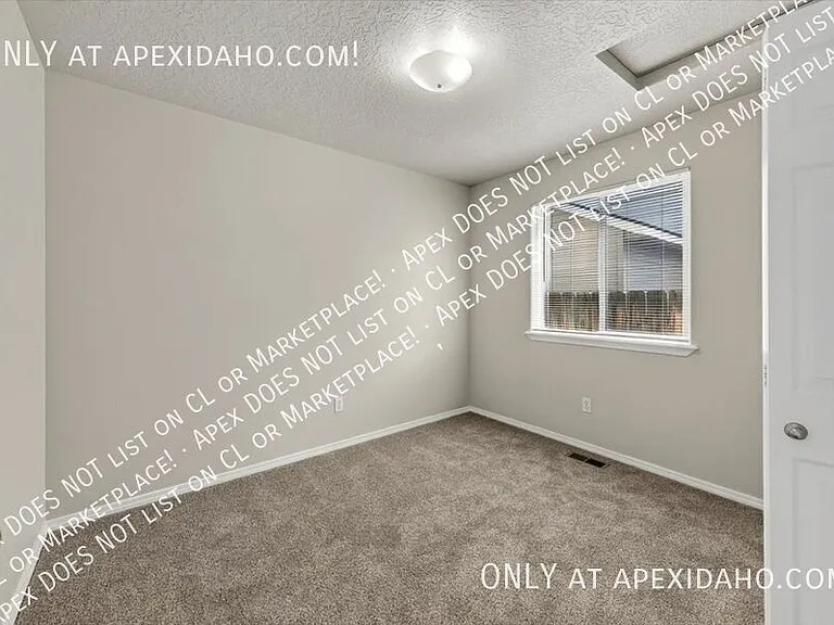 3851 N Lezana Ave — Photo 18