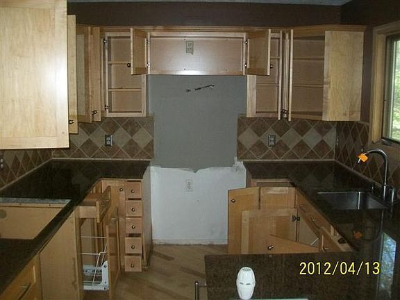 4th image of 2420 Valentine Blvd NE