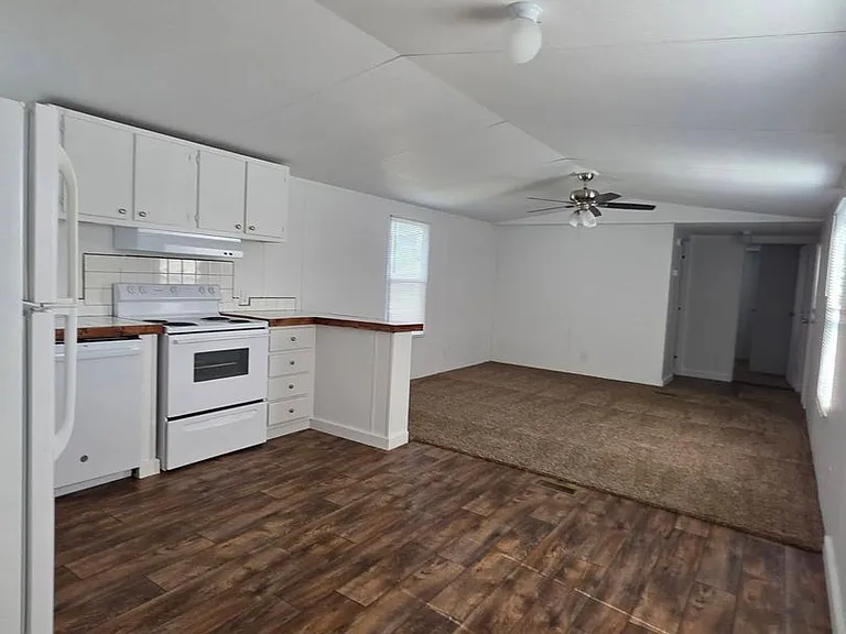 689 Bonfire Dr — Photo 5