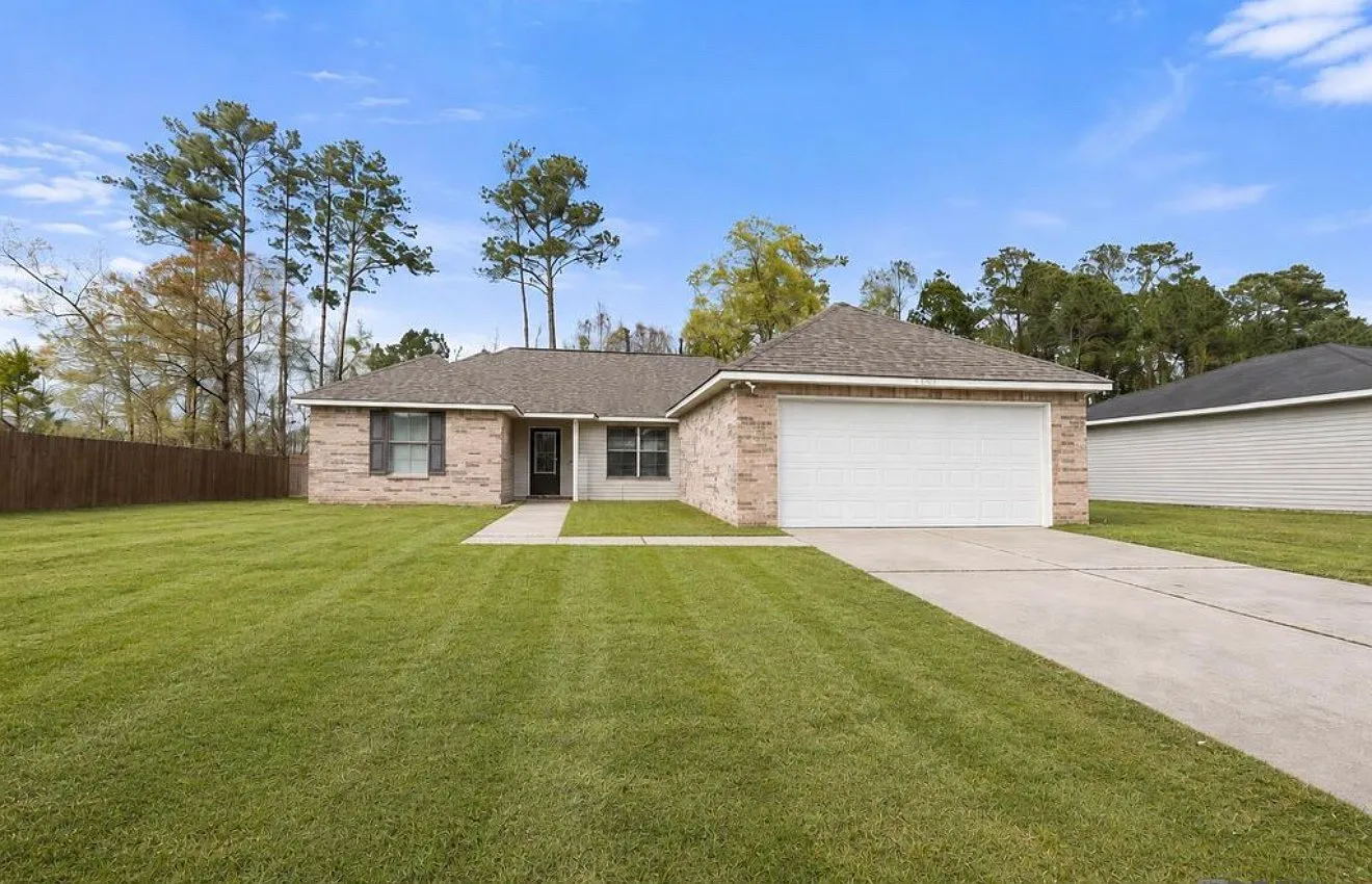 3 bed, 1472 sqft, $2,200 — Photo 1