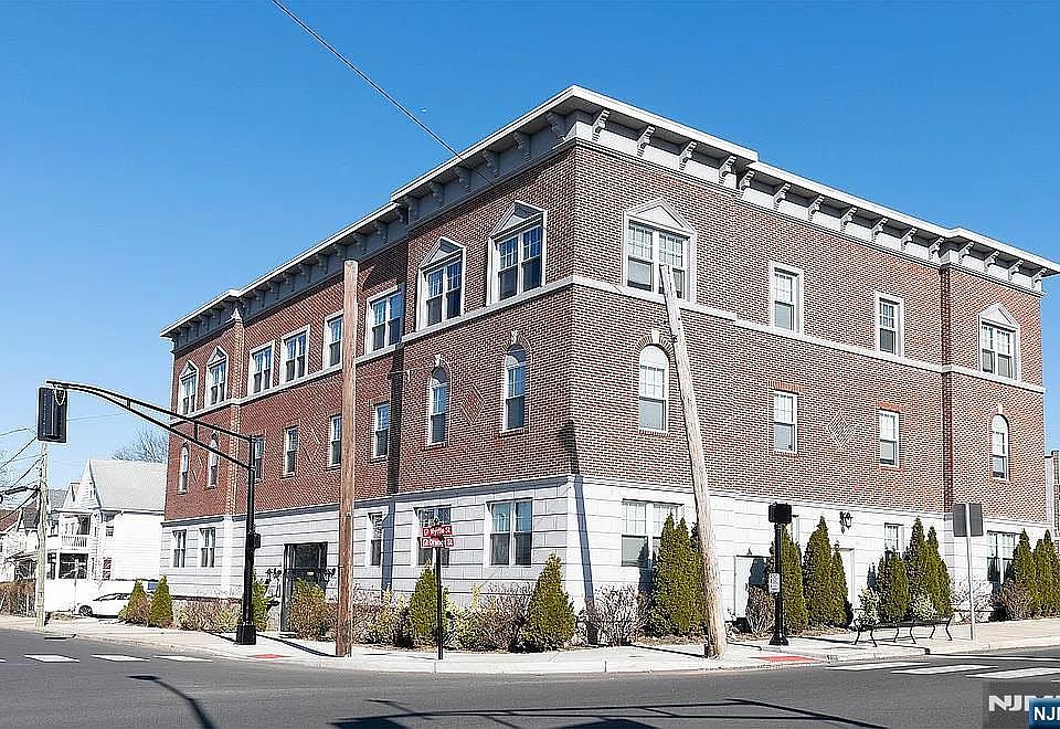 1st image of 7 Myrtle St APT 10