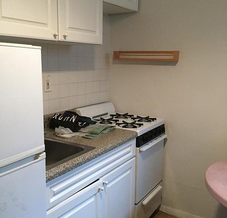 2nd image of 153 W 10th St APT 4