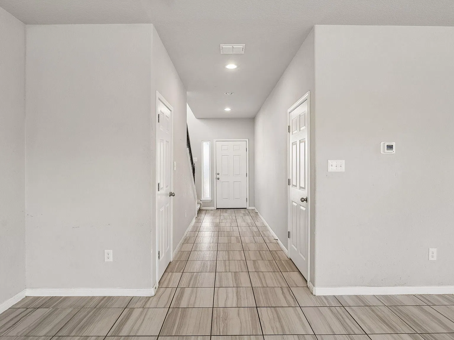 4 bed, 2.5 bath, 2042 sqft, $2,200 — Photo 3