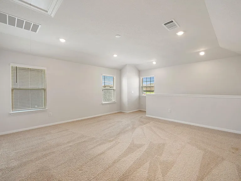409 Emerald Cv — Photo 22