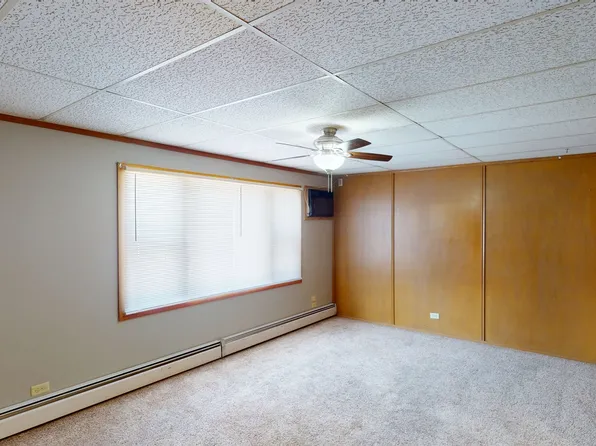 301 E McKenney St #2, Dixon, IL 61021
