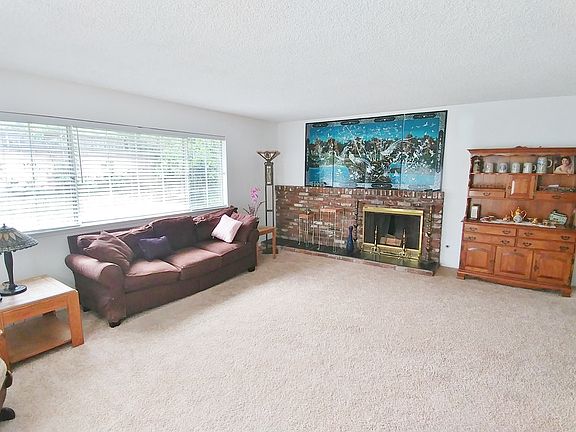 5th image of 2620 Theresa St