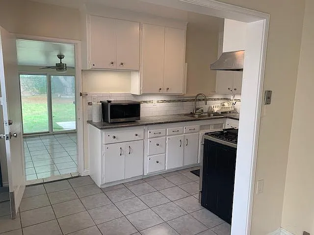 8624 Lilienthal Ave — Photo 10