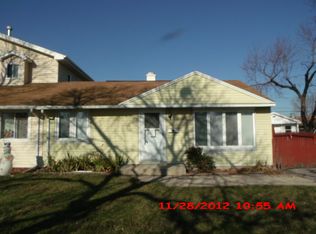 8860 S Ryan Rd, Hometown, IL 60456