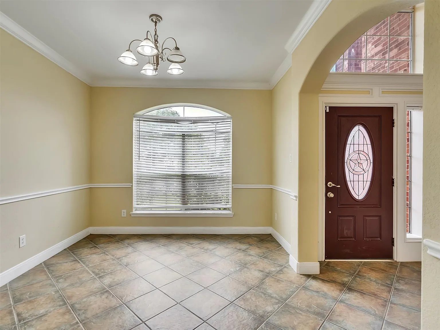 4 bed, 2.5 bath, 2170 sqft, $2,499 — Photo 3