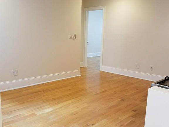 3rd image of 3 Meserole St APT 10
