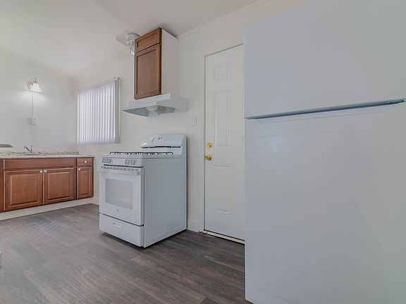 3rd image of 5553 Case Ave