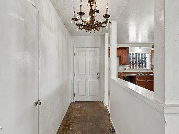 3rd image of 1819 La Puerta Ave