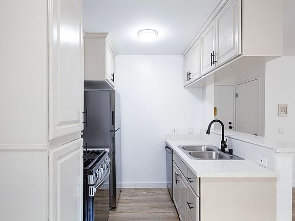 4th image of 548 N Westmoreland Ave APT 5