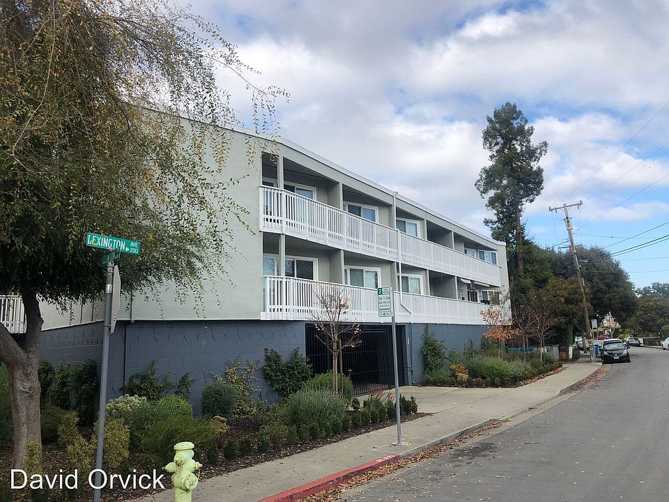 1st image of 467 Clinton St APT 3