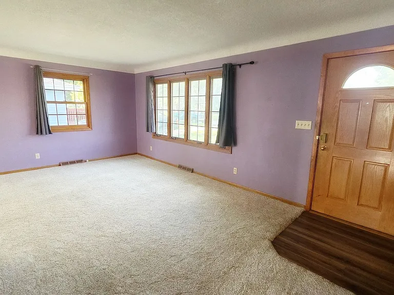214 SW Arlan Dr — Photo 3