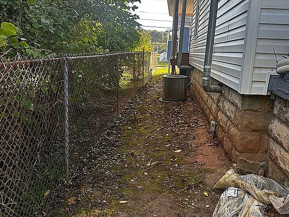 3rd image of 216 Blennerhassett Ave