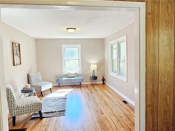 4th image of 425 Francis Cir SW