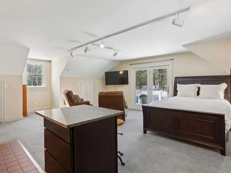 100 Hardy Rd — Photo 3