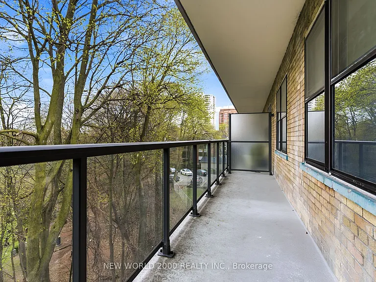49 Glen Elm Ave #406 — Photo 6