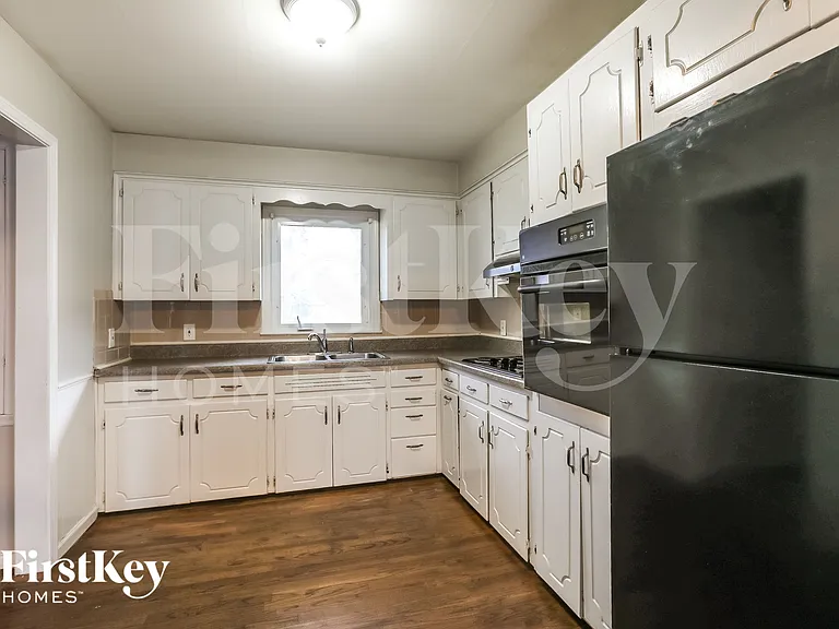 5915 Harvard Ave — Photo 9