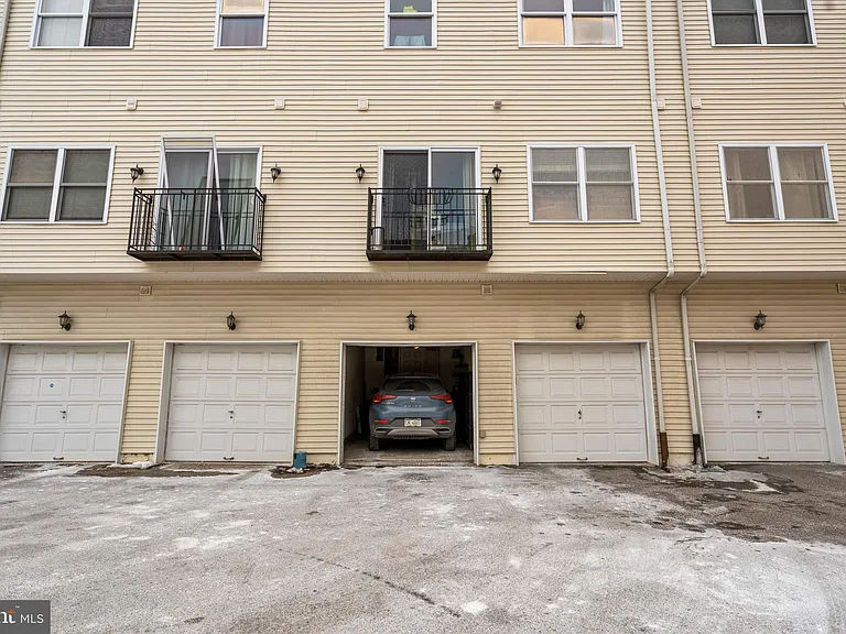 715 Brown St #B — Photo 25