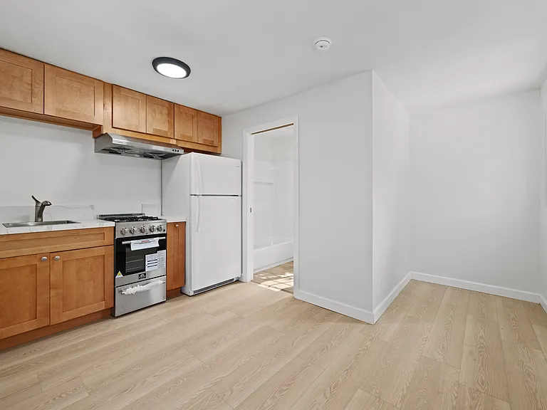 1316 W 35th St #2 — Photo 1