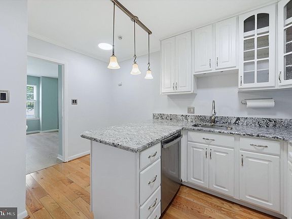 5th image of 502 4th St