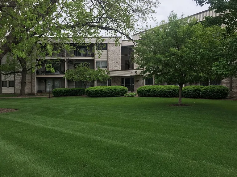 8935 Old Cedar Ave S #202 — Photo 23