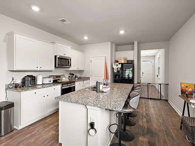 704 Ladywood Dr — Photo 8