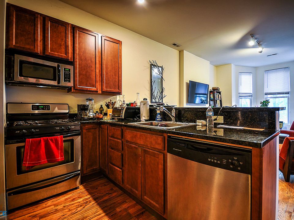 1830 West Superior Street Kitchen Photo 2