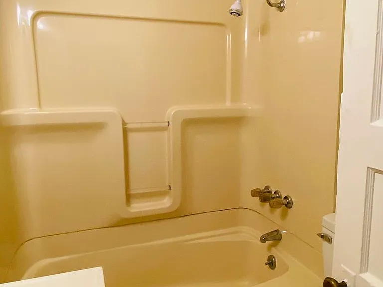 4 N. Dooley Ave — Photo 17